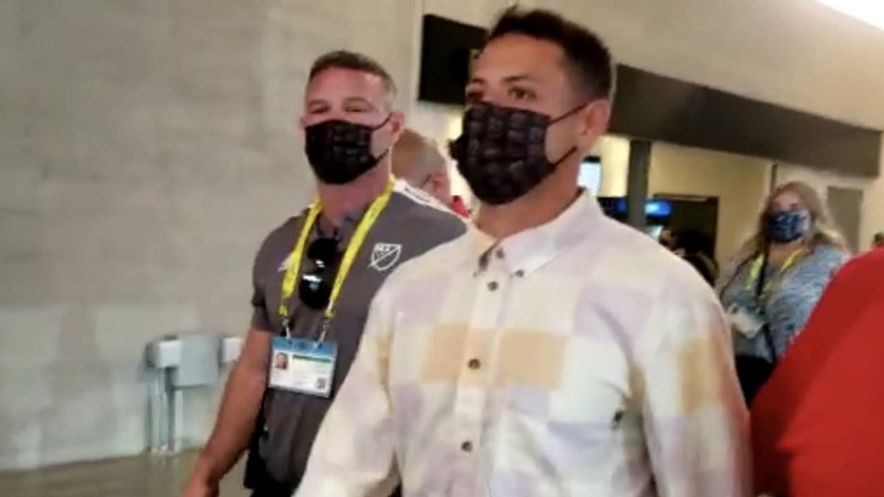 ¡Entre abucheos! Así reciben al Chicharito en el Skills Challenge