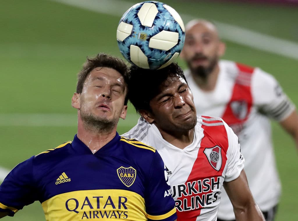 Con goles de Ramón Ábila y Sebastián Villa para Boca y gole de Federico Girotti y Rafael Santos Borré para River, el clásico argentino termina 2-2 en la Copa Diego Armando Maradona.
