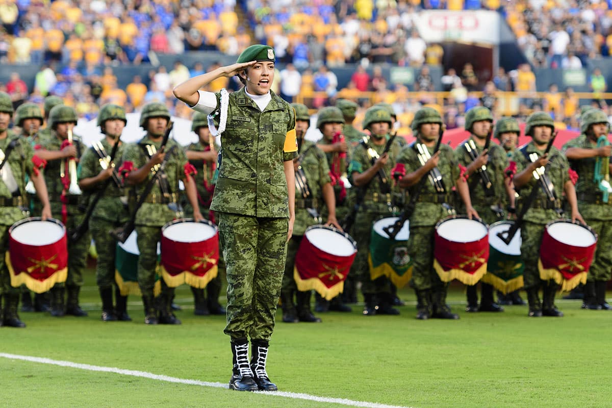 La Banda de Guerra del Ejército Mexicano se encargó de tocar el Himno Nacional.