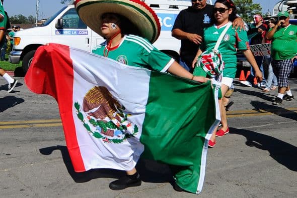 Desde temprano, los hinchas comenzaron a llegar a las cercanías del Rose Bowl con mucha espectativa.