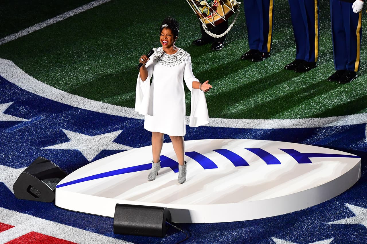 Emotividad y respeto durante el himno de Estados Unidos en el Super Bowl LIII