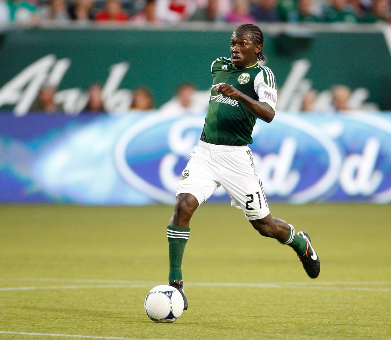 Fue el primer jugador franquicia del club por una cifra cercana a los 2.5 millones de dólares, así como una buena cantidad de garantías salariales para él y su familia.