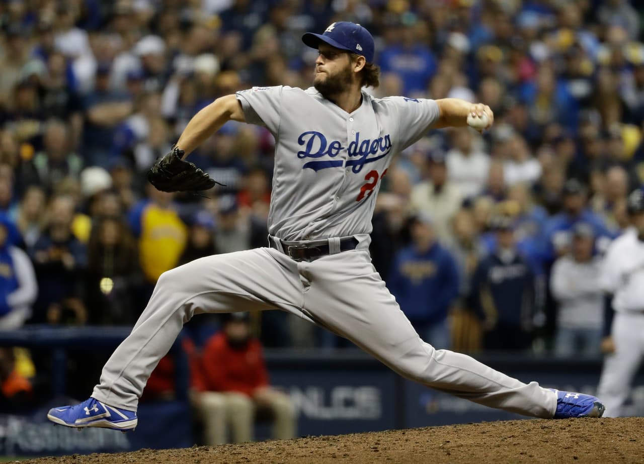 <b>Pitcheo abridor: Dodgers</b>. La rotación de los Dodgers (Kershaw, Ryu, Buehler, Hill) promedia 3.86 de ERA en Playoffs, comparado con el 3.92 de Sale, Porcello, Price y Eovaldi. Ligera ventaja.