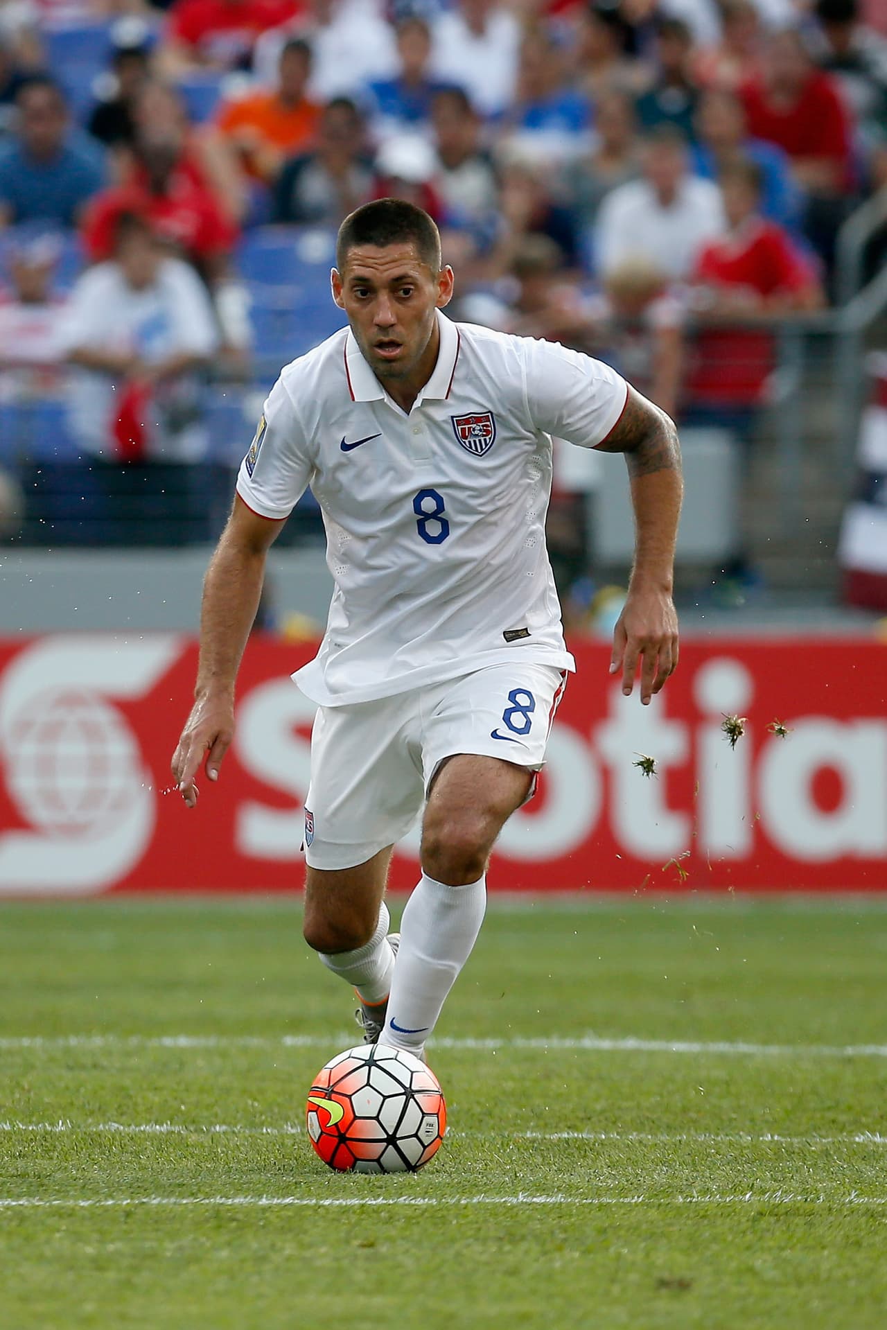 Clint Dempsey-Su calidad es incuestionable pero hay días en los que todo se dificulta, no fue su mejor tarde y aun así brilló con Estados Unidos. Calificación; 9.