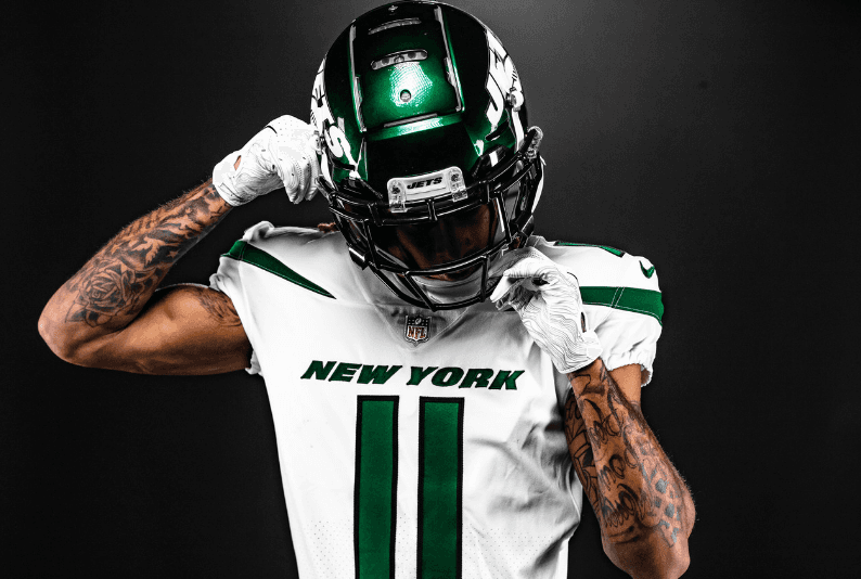 Estos fueron los deslumbrantes uniformes, cascos y colores que anunciaron los New York Jets para la temporada 2019 de la NFL. Se ven increíbles.