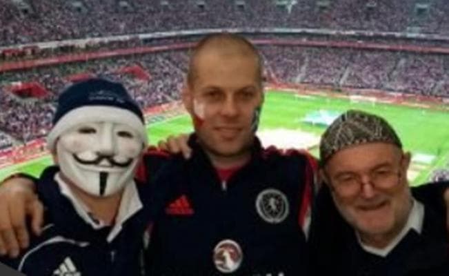 Asaltan a fanáticos de Escocia en el Metro de la Ciudad de México