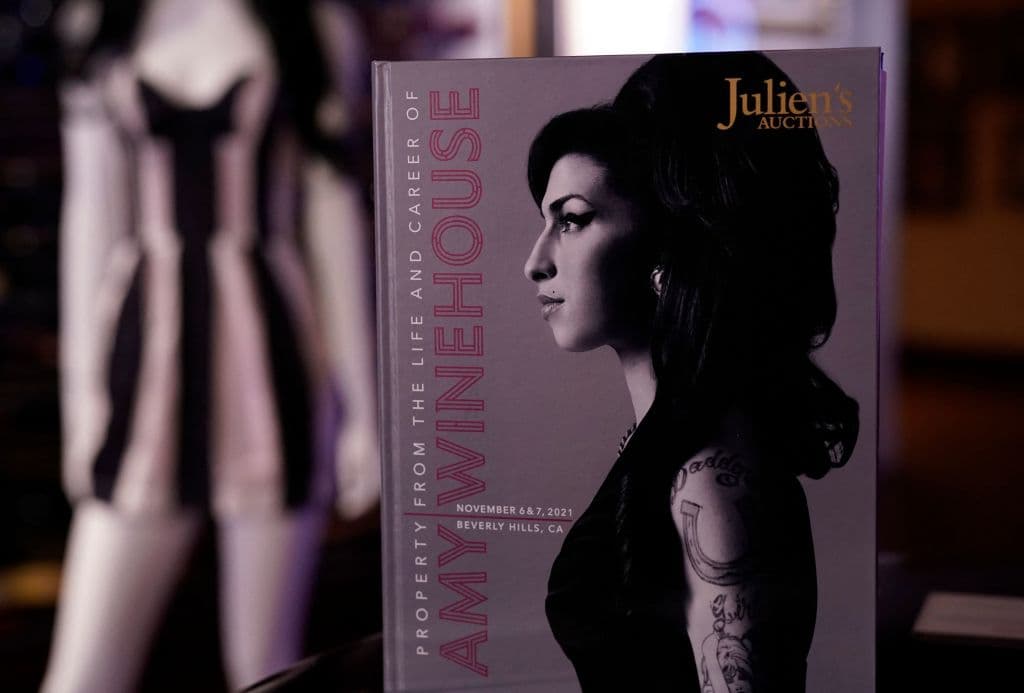 Se subastaron más de 800 vestidos, zapatos, joyas y accesorios de Amy Winehouse.