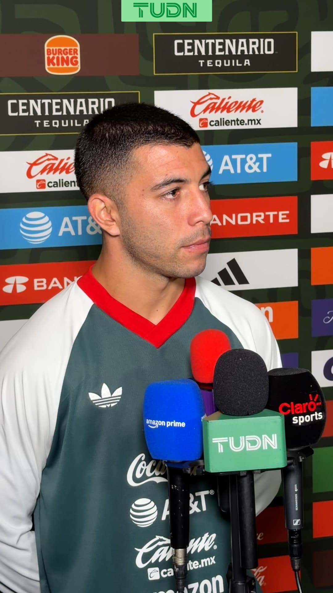 Erik Lira se rinde a la magia de Gilberto Mora: "Si se la doy, va a pasar algo"