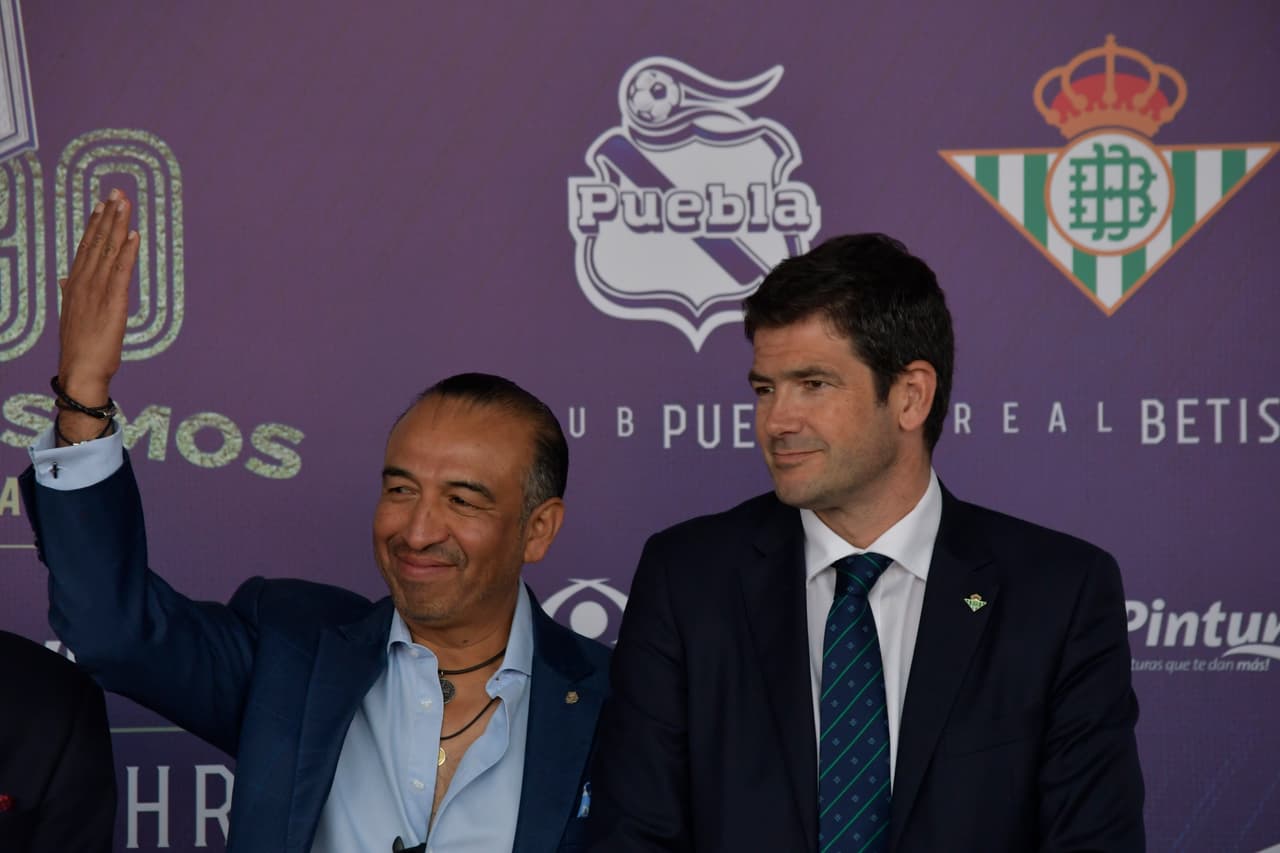 Así dieron a conocer las directivas del Puebla y del Real Betis los detalles sobre su partido amistoso a finales de julio en el Estadio Cuauhtémoc, con motivo del 75 aniversario del equipo camotero. Los futbolistas mexicanos ligados al equipo bético, Andrés Guardado y Diego Lainez, están más que contemplados para tomar parte en los festejos y en el cotejo.