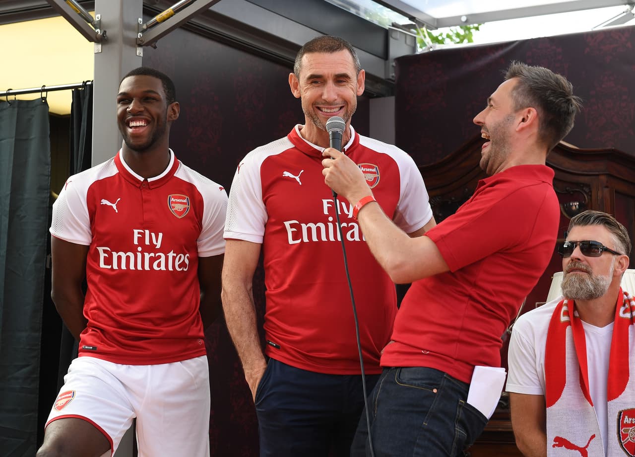 Hubo momentos para rememorar entre risas algunas anécdotas con la camiseta del Arsenal.