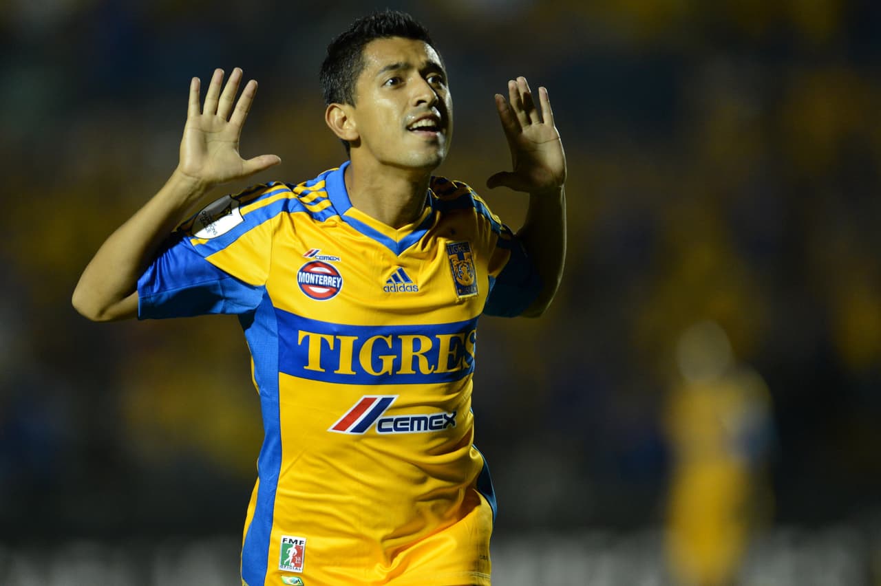 Su capacidad como volante no fue suficiente para brillar en Pachuca en 2011 ni para sobresalir en Tigres entre 2012 y 2013. Con 25 años, parecía diluirse su carrera.