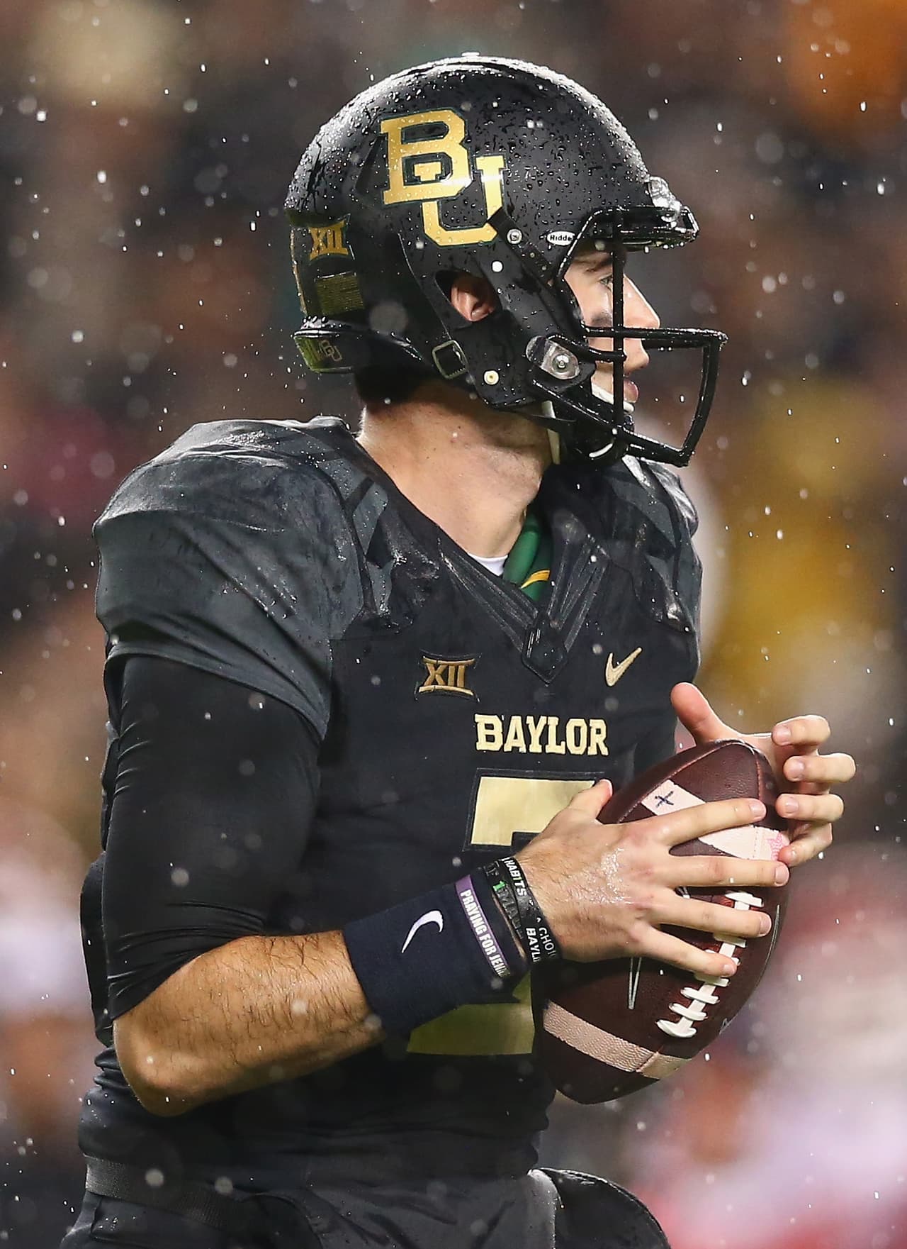 Los osos de Baylor perdieron lo invicto ante los Sooners 44 a 34