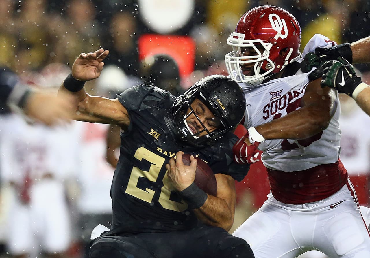 Los osos de Baylor perdieron lo invicto ante los Sooners 44 a 34