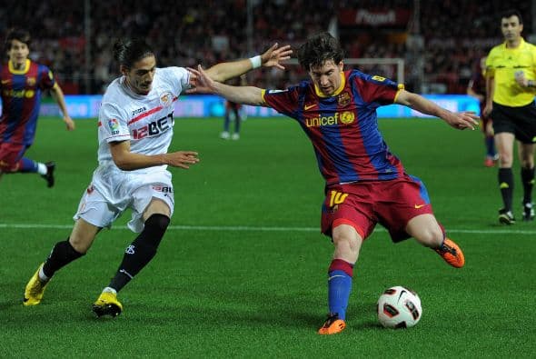 Lionel Messi comenzó a hacer alarde de su talento y marcó un tanto de tiro libre, pero este fue invalidado de forma polémica.