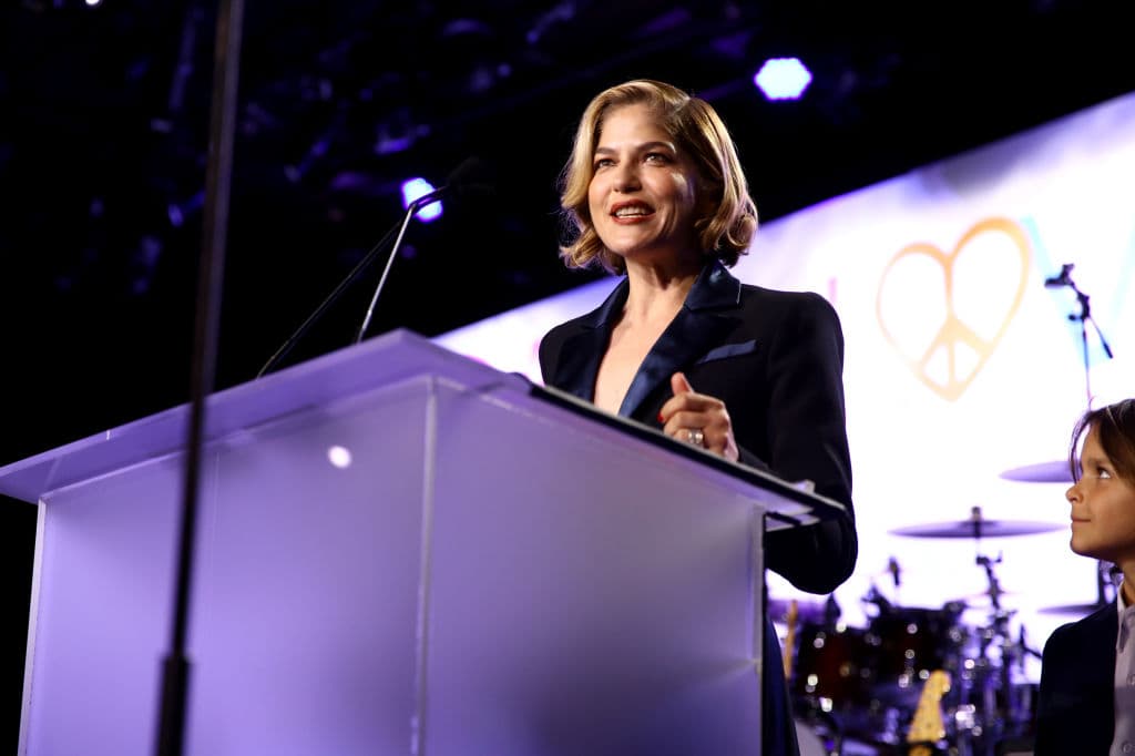 La actriz voló a Chicago, dejó de tomar sus medicamentos y se sometió a una ronda agresiva de quimioterapia para descomponer su sistema inmunológico.