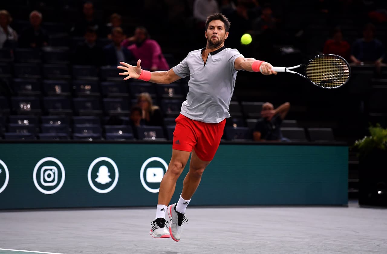 Arrebató el servicio de su oponente en tres ocasiones .