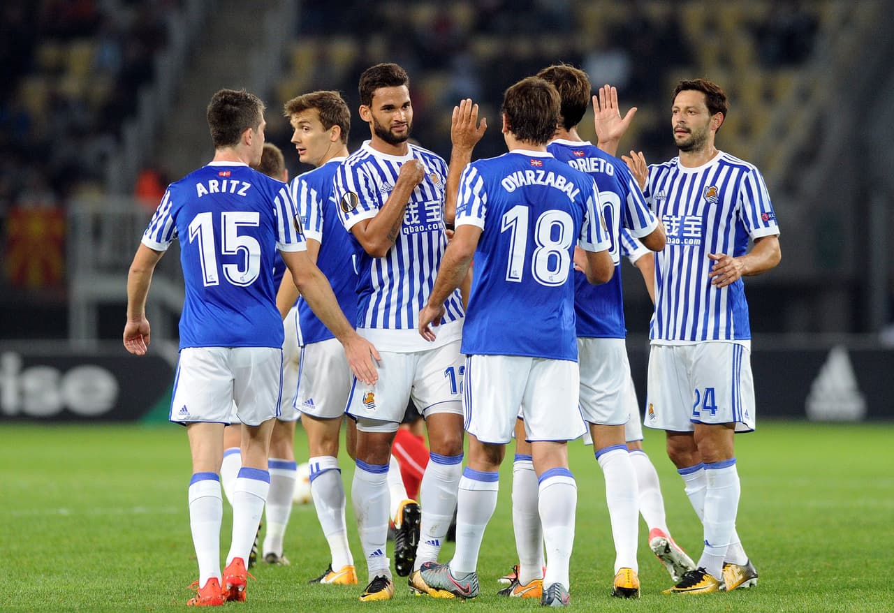 Real sociedad's players celebrate a goal during the UEFA Europa League Group L football match between FK Vardar and Real Sociedad at the Filip II Arena in Skopje on October 19, 2017. / AFP PHOTO / Robert ATANASOVSKI (Photo credit should read ROBERT ATANASOVSKI/AFP/Getty Images)
