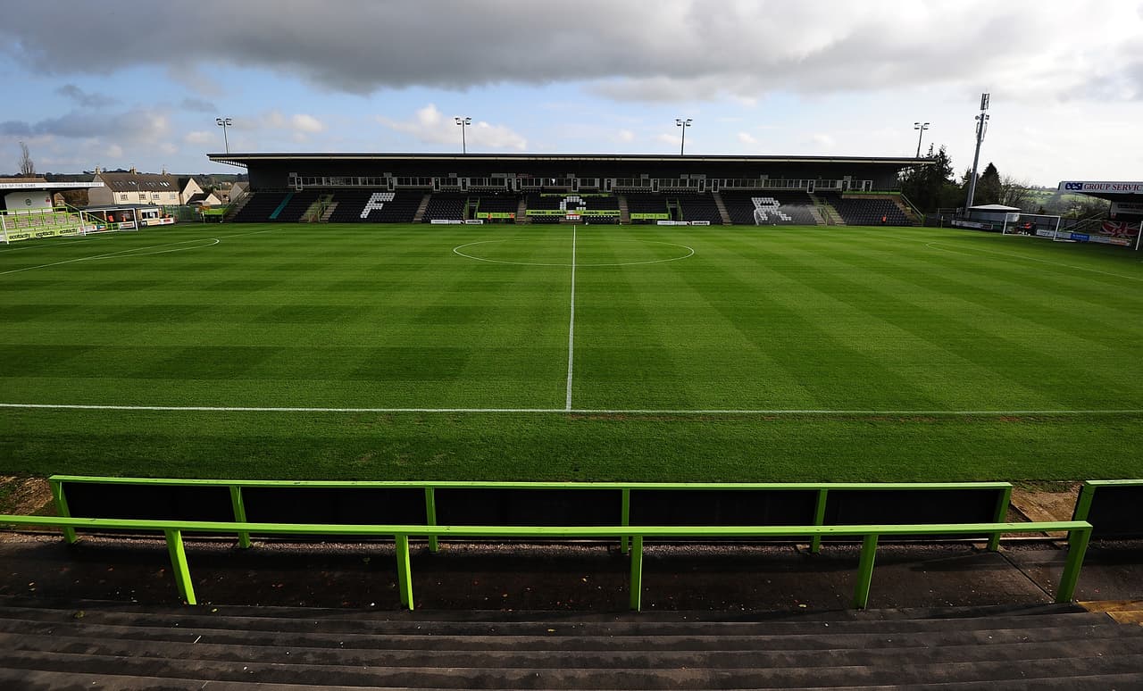 Forest Green Rovers juega en el New Lawn Stadium.