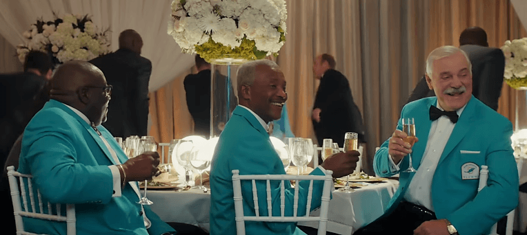 Miembros de los Miami Dolphins de 1972, los de la temporada perfecta. Cabe decir que ninguno de los participantes en el comercial recibió pago alguno.