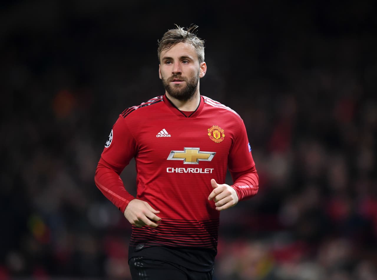 13. Luke Shaw (Manchester United) - cuesta 33.7 millones de euros, aumentó 23.7 millones.