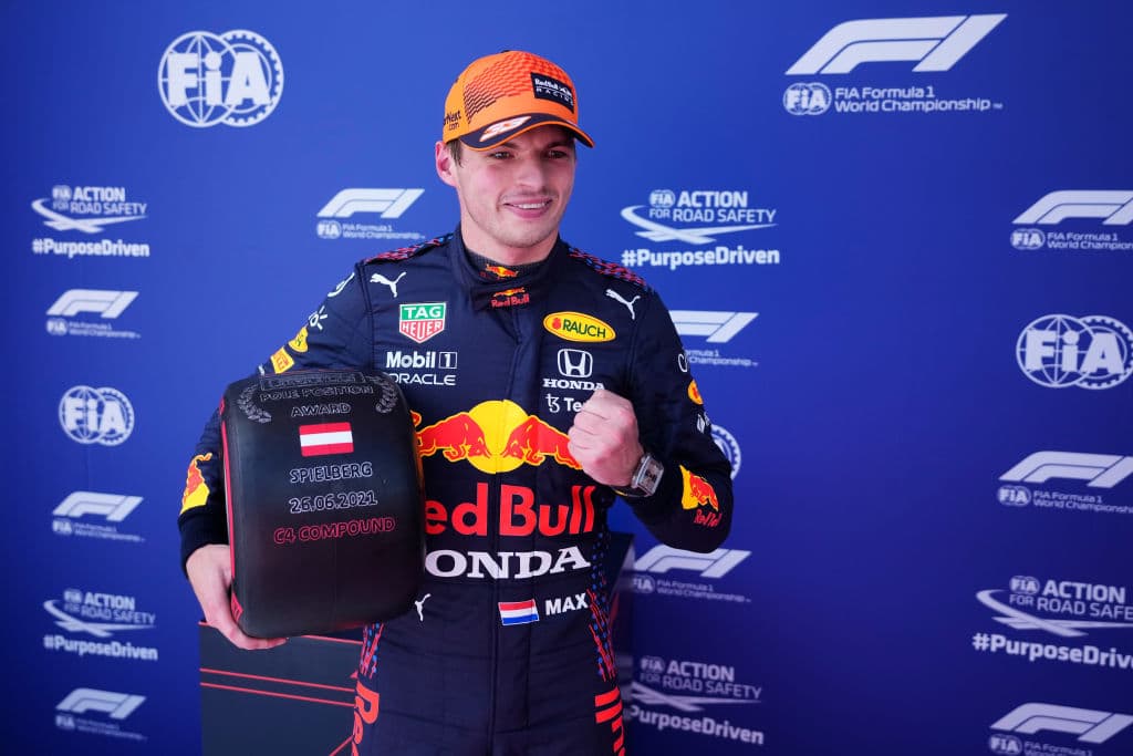 Max Verstappen 1:03.841, Valtteri Botas 1:04.035 y Lewis Hamilton 1:04.067 fueron los tres pilotos que saldrán al frente el día de mañana en Austria.