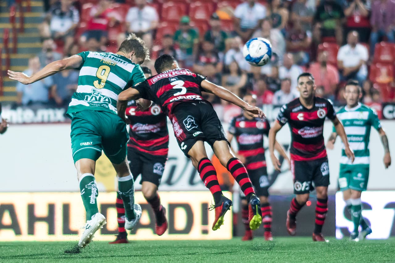 Sin embargo, un pestañeo en defensa le costó caro a los de casa: Julio Furch mostró de nuevo sus dotes de rematador con la cabeza y con sendo testarazo apaciguó a los Xolos para el 2-2 definitivo.