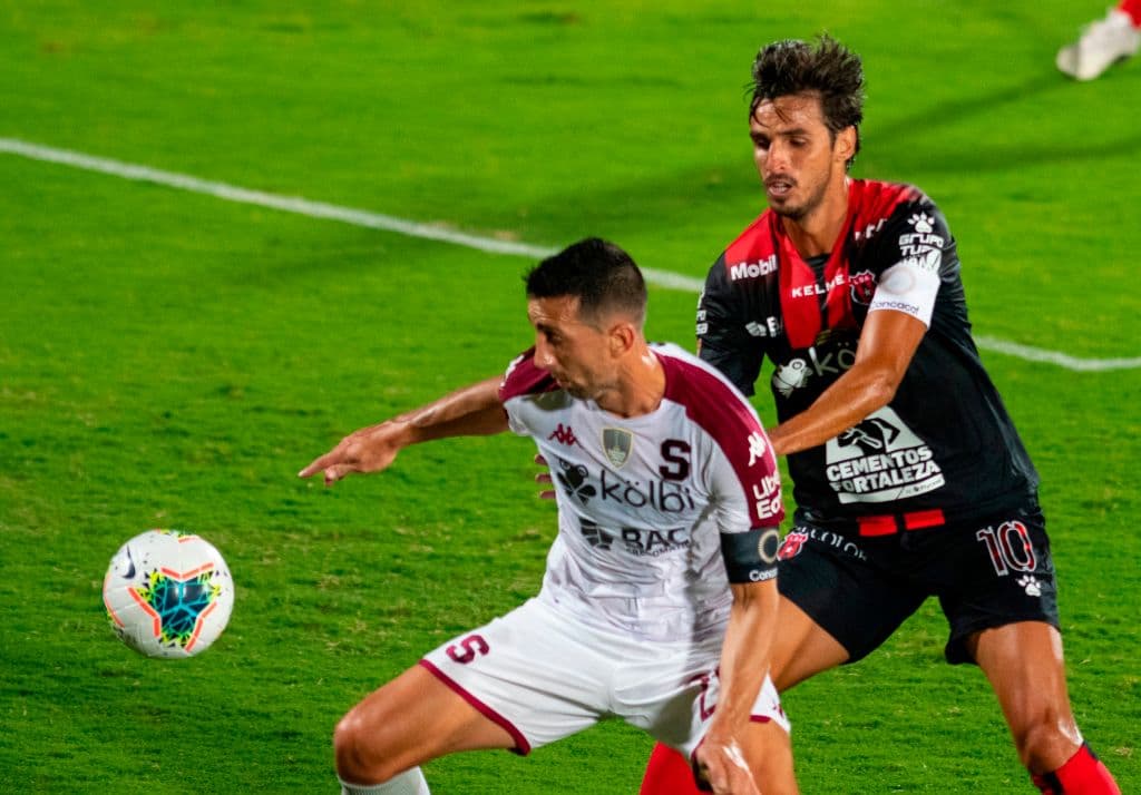 Con anotaciones de Barlon Sequera (32'), Yurgin Román (62') y Alex López (65'), los Leones logran vencer al Saprissa con un marcador de 3-2 y demuestran quién es el mejor equipo de la CONCACAF League.