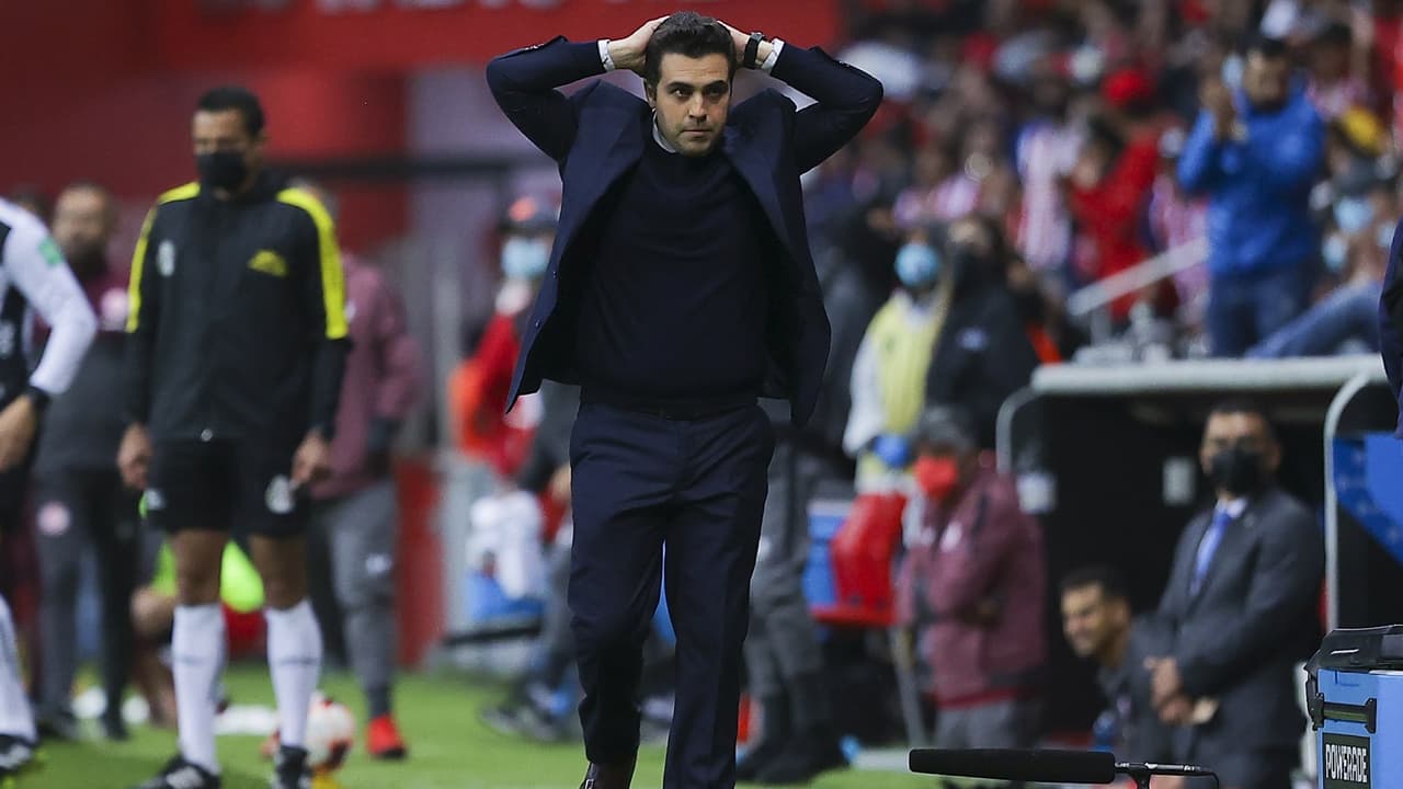 Michel Leaño es uno de los tres peores técnicos de Chivas