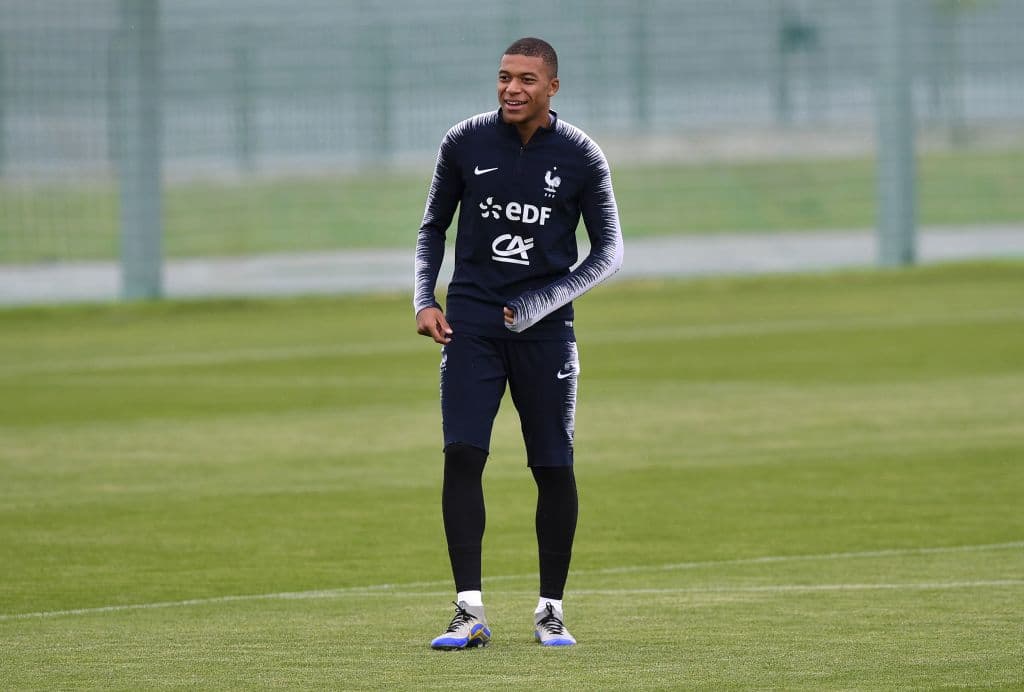 Medios españoles advirtieron que, si se va CR7 del Real Madrid, los hinchas tienen como su favorito para reemplazarlo al francés Kylian Mbappe, cuyo pase al PSG le costó 180 millones de euros.