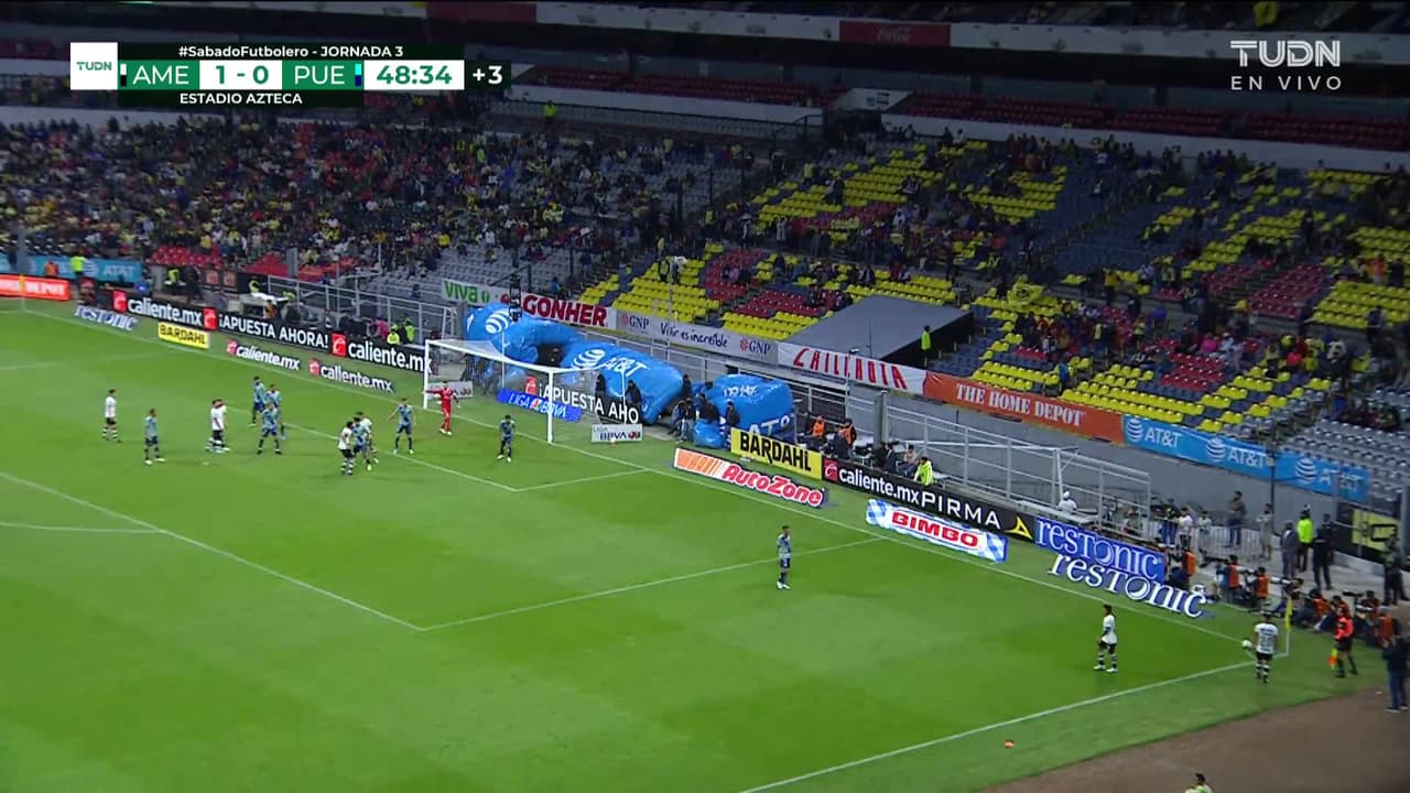 ¡TIRO ATAJADO! disparo por Israel Reyes.