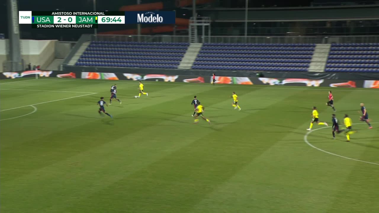 ¡GOL!  anota para Jamaica. Jamal Lowe