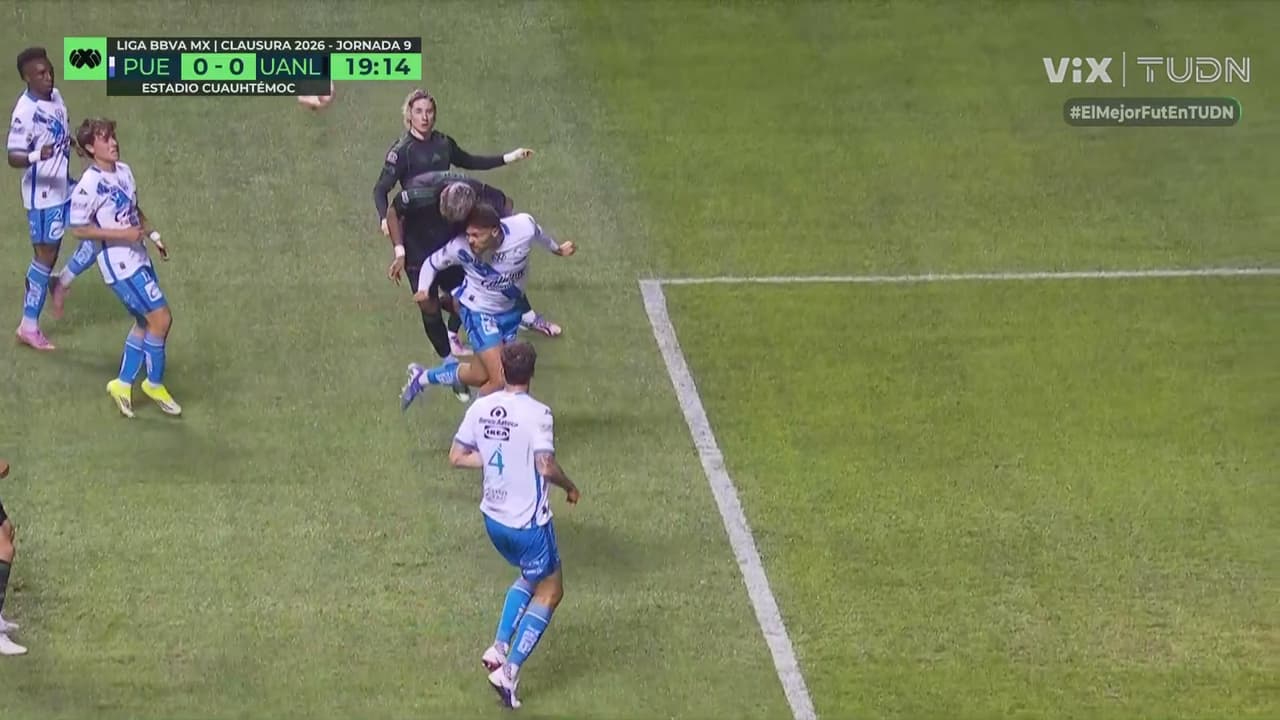 ¡Fuerte impacto! El Búfalo Aguirre recibe atención tras fuerte choque