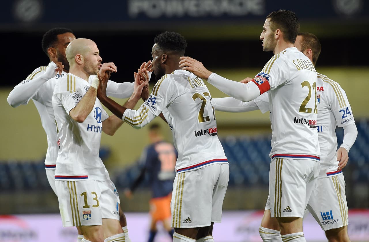 Maxwell Cornet marcó los dos tantos del Lyon