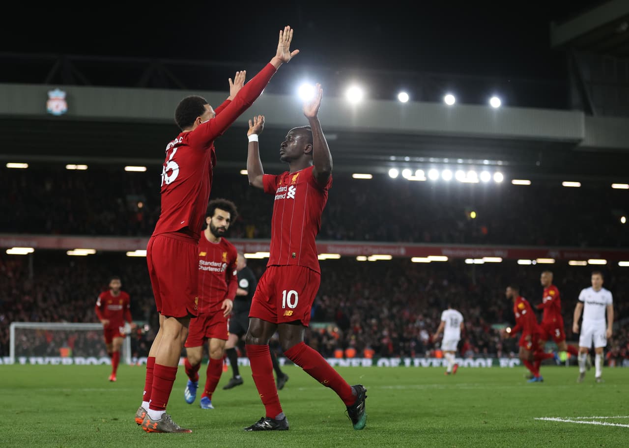 Liverpool vence 3-2 a West Ham después de caer 1-2 y está cerca del título