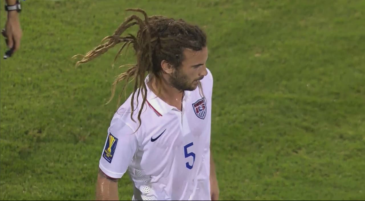 Kyle Beckerman: El centrocampista fue de los que más lucho en todo el terreno de juego, ayudó a que Estados Unidos soportara los embates finales de Honduras que buscaban el empate. Calificación: 8.