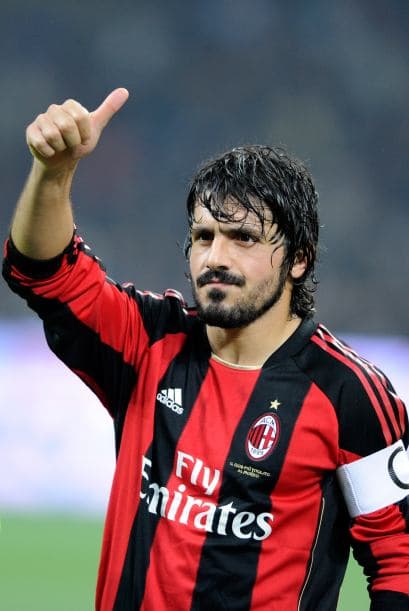 Gennaro Gattuso, centrocampista del Milan, cuando jugó el Mundial 2006 con Italia usaba el mismo suéter desde el primer día, pese a tener que aguantar temperaturas altas.