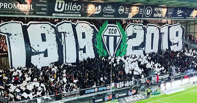 Tifo en honor a los 100 años del club. Se presentó en un partido de los Angers SCO contra Monaco.