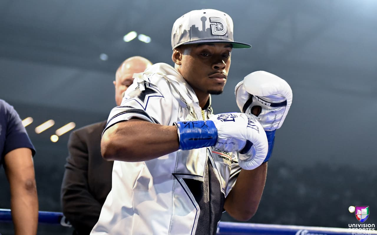 Errol Spence Jr. (24-0, 21 KOs) no tuvo ningún problema ante el mexicano Carlos Ocampo, quien fue noqueado en el primer asalto. De esta forma, Spence Jr. defendió su cetro mundial wélter de la FIB.