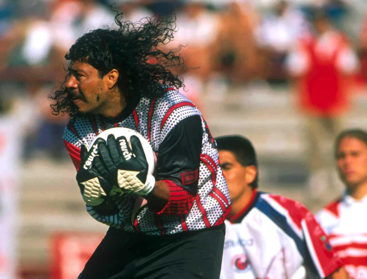 El colombiano 
<b>René Higuita</b> jugó para los Tiburones Rojos de Veracruz en 1997 jugando por un año.