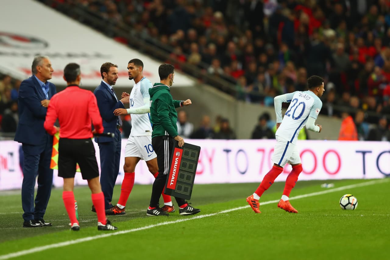 Al minuto 35, Ruben Loftus-Cheek salió por lesión y fue reemplazado por Jesse Lingard.