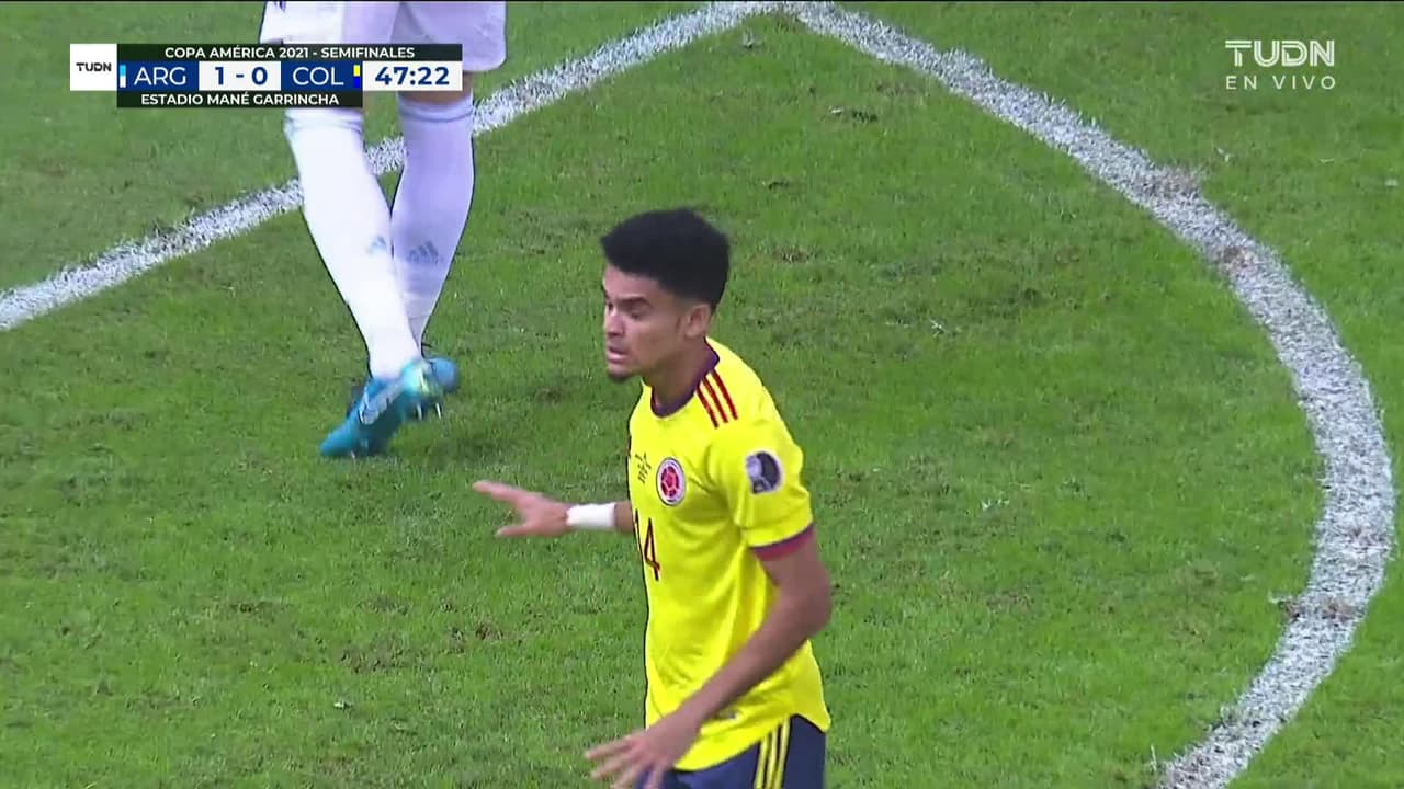 ¡TIRO ATAJADO! disparo por Luis Díaz.