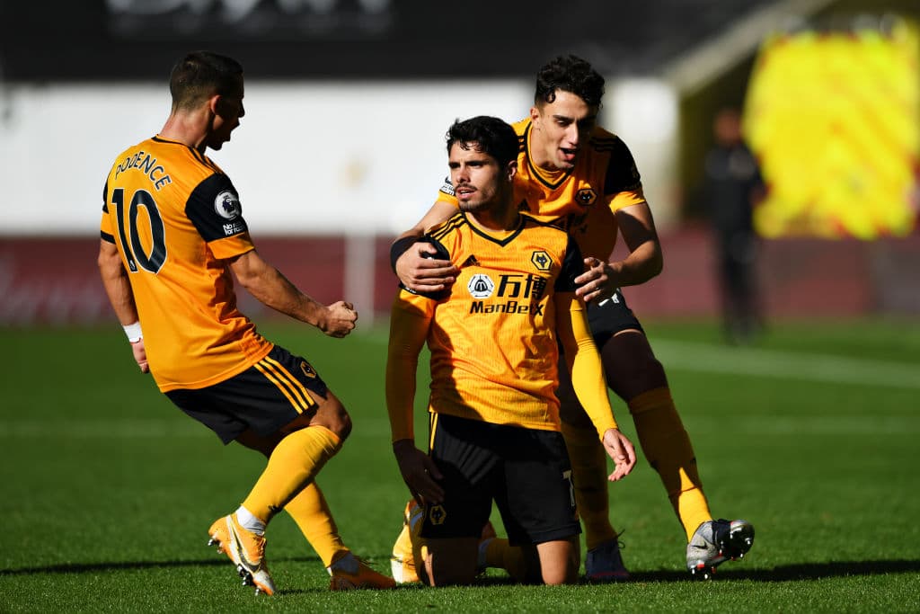 Pedro Neto de Wolverhampton consigue poner el único gol durante el partido contra Fulham en el Estadio Molineaux. El mexicano Raúl Jiménez jugó los 90 minutos del partido durante la cuarta fecha de la Premier League.