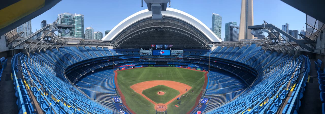 El Rogers Centre alberga los juegos de Toronto Blue Jays en la MLB.