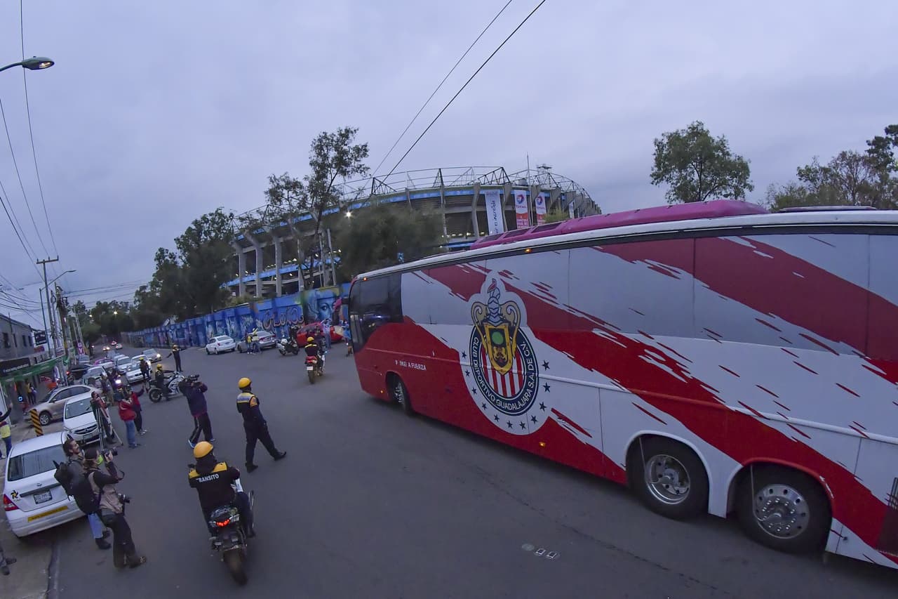 Así llegaron Águilas y Chivas al Azteca | Todo está listo en el Coloso de Santa Úrsula para una edición más del Clásico Nacional.
