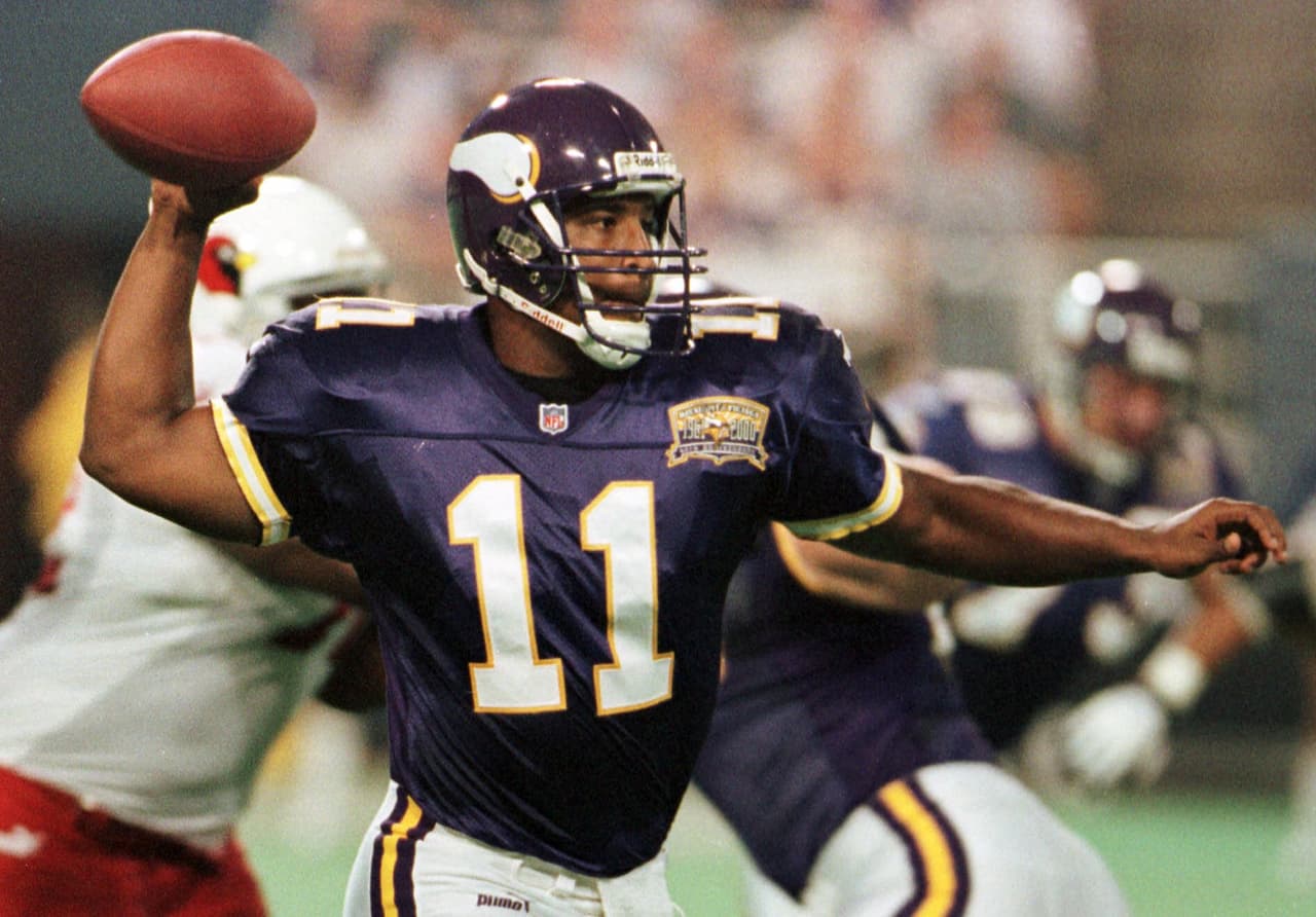 Daunte Culpepper apareció en el Madden 01. El ex quarterback de Minnesota Vikings se perdió los cinco últimos partidos de la temporada por una lesión en la rodilla.