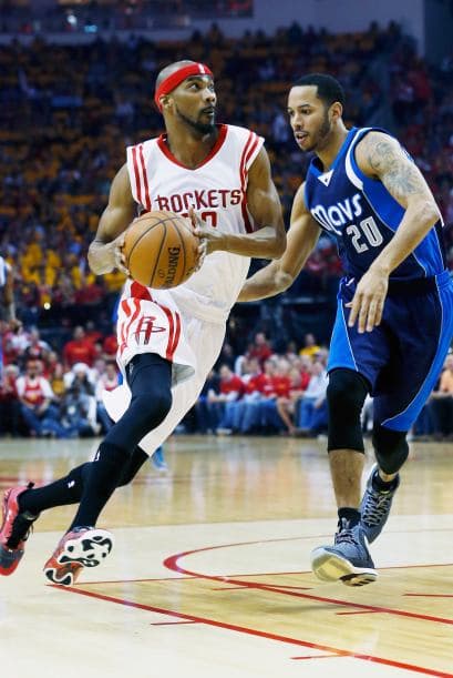 Luego de ganar tres juegos seguidos y perder uno en Dallas, y en medio de controversias por tensiones entre los dos equipos que llegaron hasta Twitter, el equipo de Houston avanza a la siguiente fase de playoffs en la Conferencia del Oeste.