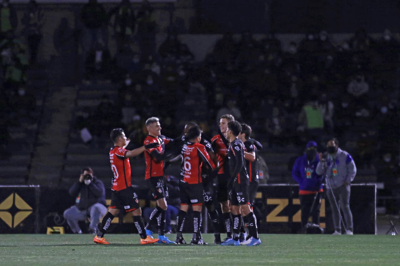 Gracias a los goles de Furch y Quiñones, Atlas le pega a unos alicaídos Bravos de Juárez que ya suman 5 partidos sin conocer la victoria y que ponen al Tuca en la ‘cuerda floja’.