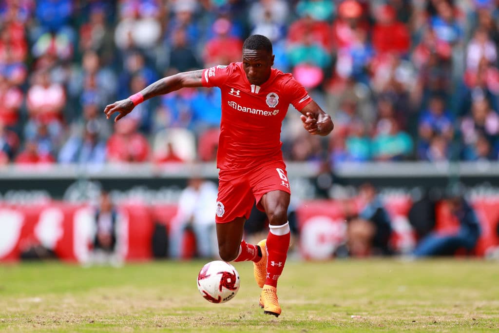 <b>4 - Anibal Chalá - Toluca</b> - El defensor de los Diablos del Toluca, sorpendió al mundo al aparecer en la cuarta posición con una media de 66 pero una impresionante velocidad de 95.
<br>