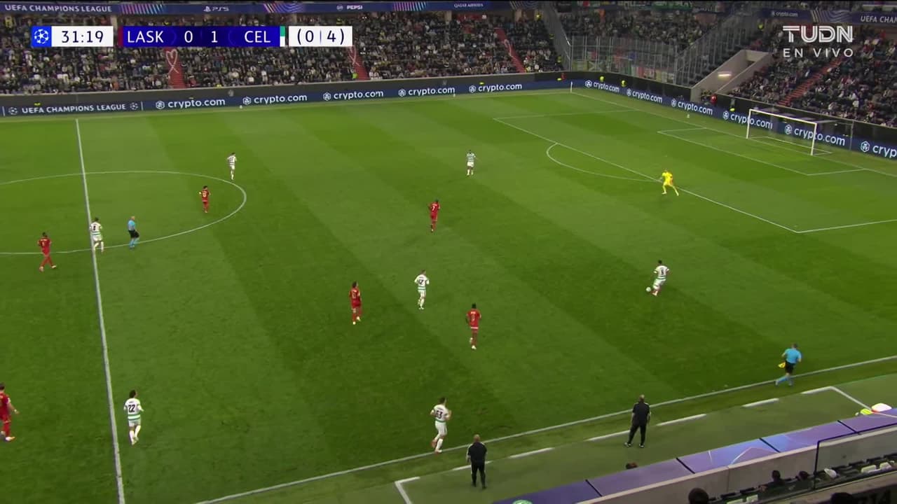 ¡GOL!  anota para LASK. Moses Usor