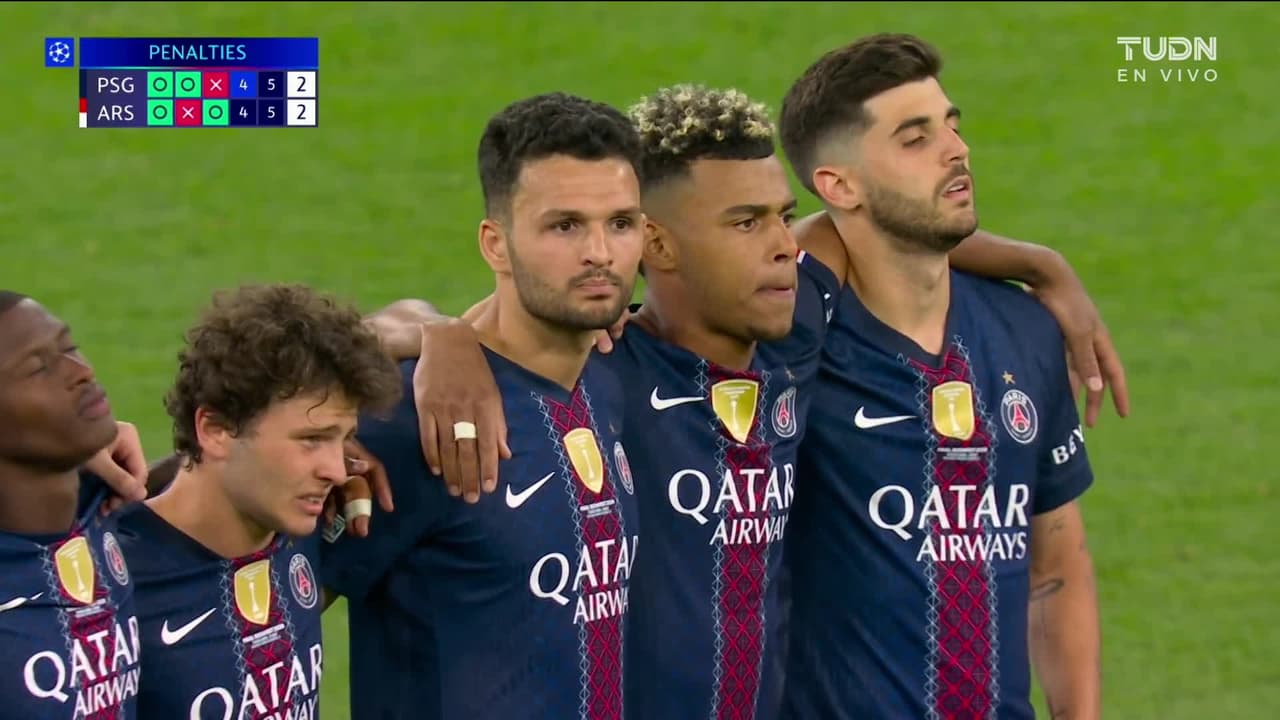 ¡GOL!  anota para Paris Saint-Germain. Achraf Hakimi